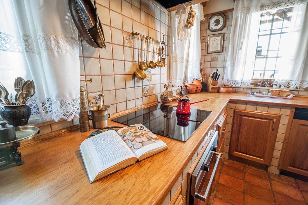 Authentic Countryside Villa With Hot Tub Veliki Kamen Номер фото